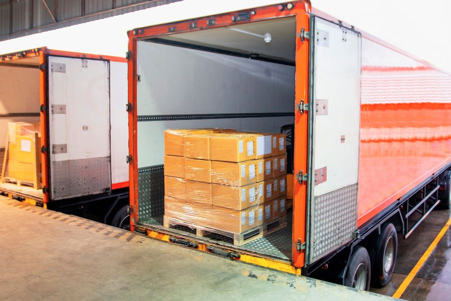 פריקת מכולות א.ד שיפר